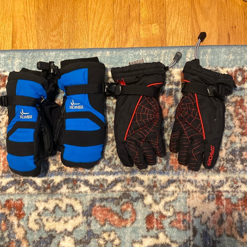 Boys ski gloves 2 pair